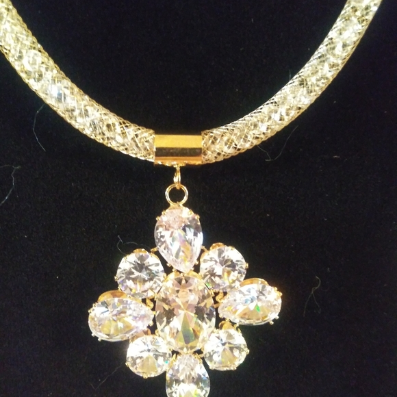 White Austrian Crystal Flower Pendant Necklace 21Inch - Picture 12 of 16